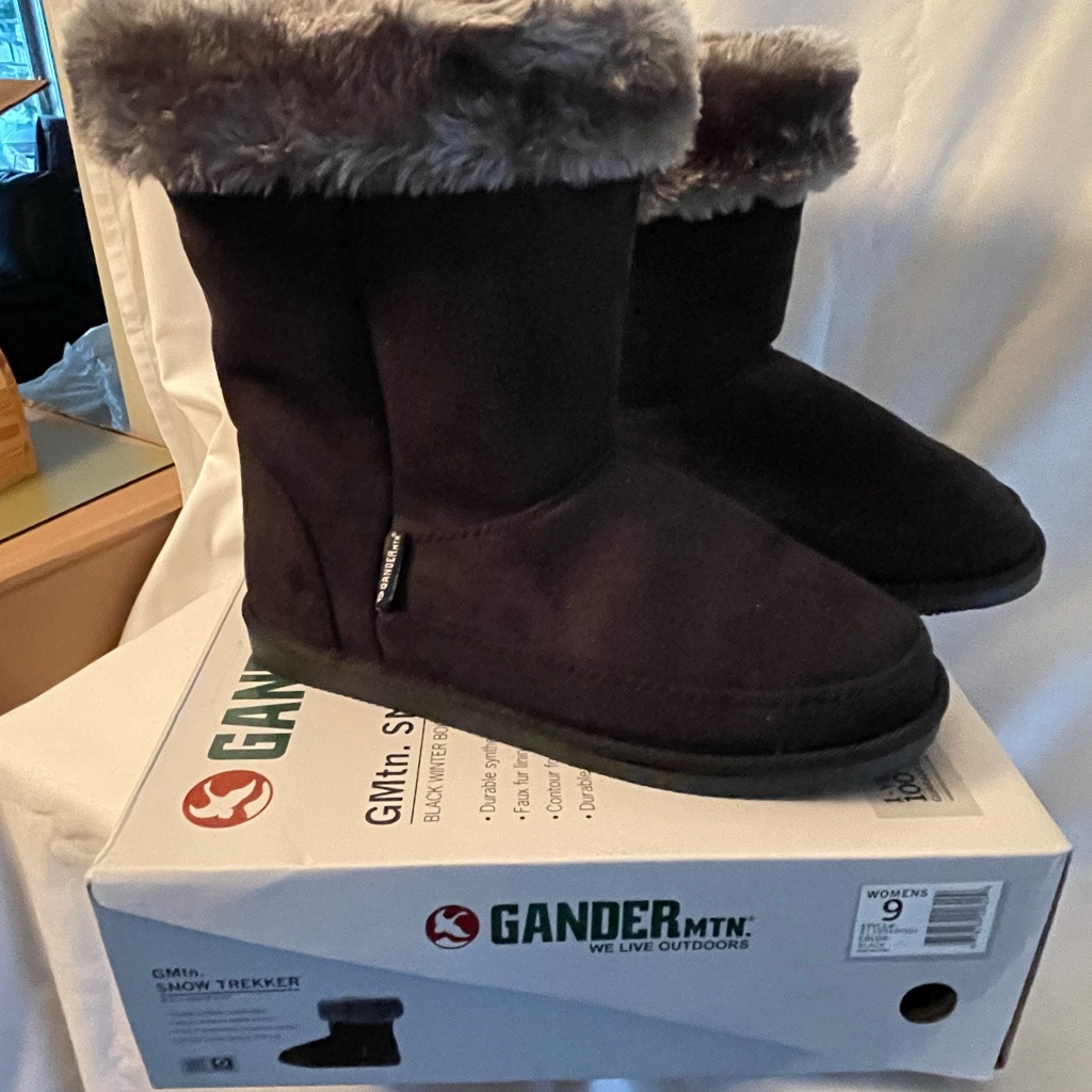 Suede Boots Nwbt Women’s Black Suede Faux Fur Size 9